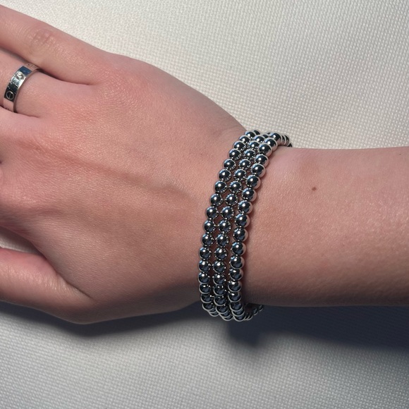 Elegant Silver Beaded Bracelet - Picture 4 of 4